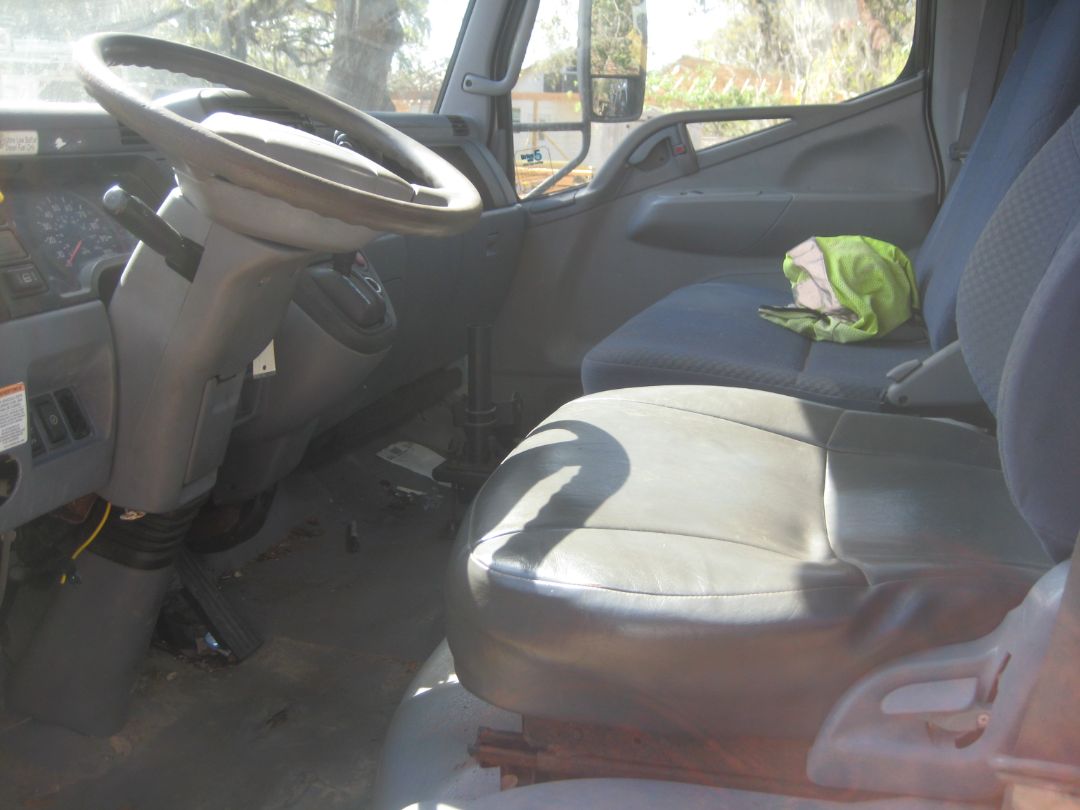 2010 MITSUBISHI FE 145 - Image 7